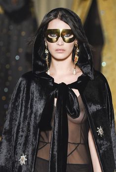 Возбуждающие соски Беллы Хадид на Alberta Ferretti Show, 22.02.2017