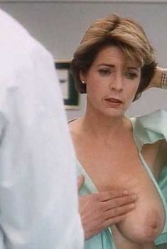 Голая грудь Мередит Бакстер в сериале My Breast, 1994