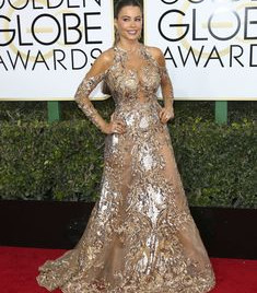 София Вергара в эротическом наряде на Golden Globe Awards фото #5