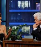 Откровенное декольте Холли Берри на The Tonight Show With Jay Leno фото #5