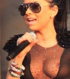 Певица Инна засветила соски на Summer Festival 2010, 2010