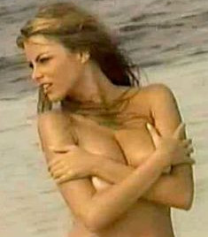 Красотка София Вергара оголила грудь и попу для Sofia Vergara Swimsuit Calendar Video, 1998