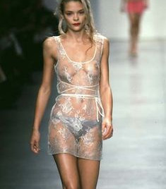 Джейми Кинг засветила грудь на показе Jill Stuart, 1998